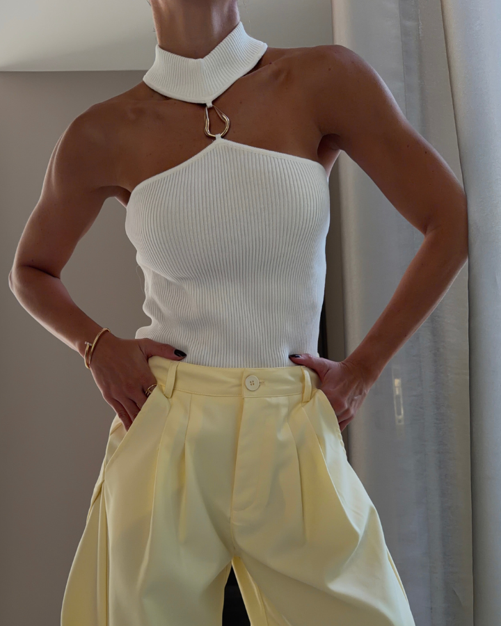 TOP CUELLO CON APLIQUE