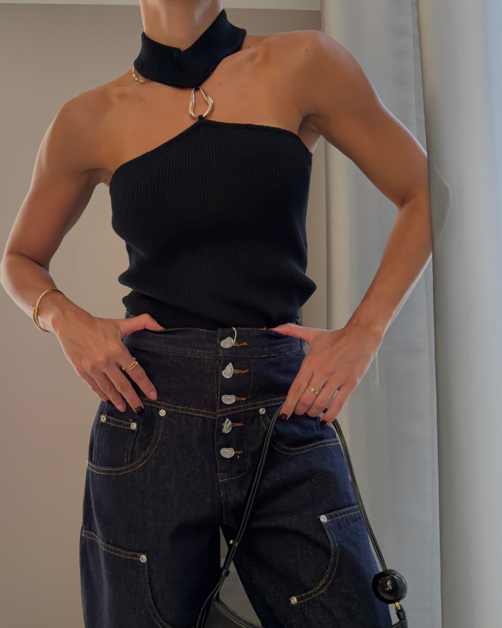 TOP CUELLO CON APLIQUE