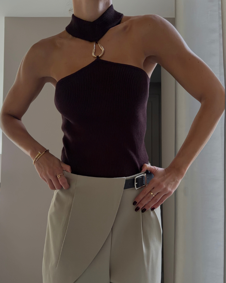 TOP CUELLO CON APLIQUE