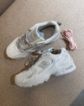 NEW BALANCE 530 BLANCOS/PLATEADOS