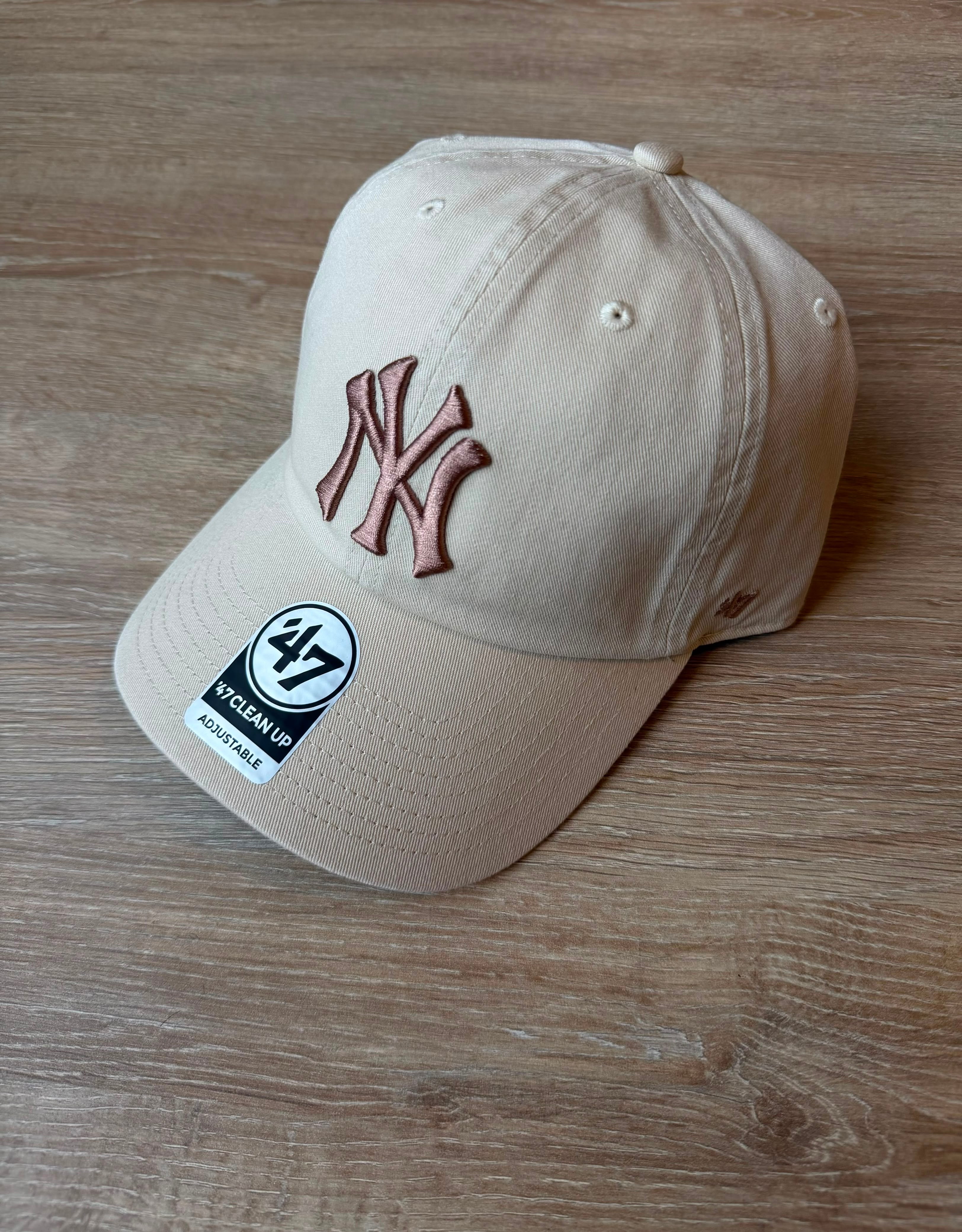 Gorra 47 Clean Up NY Yankees Crema Logo Rosa