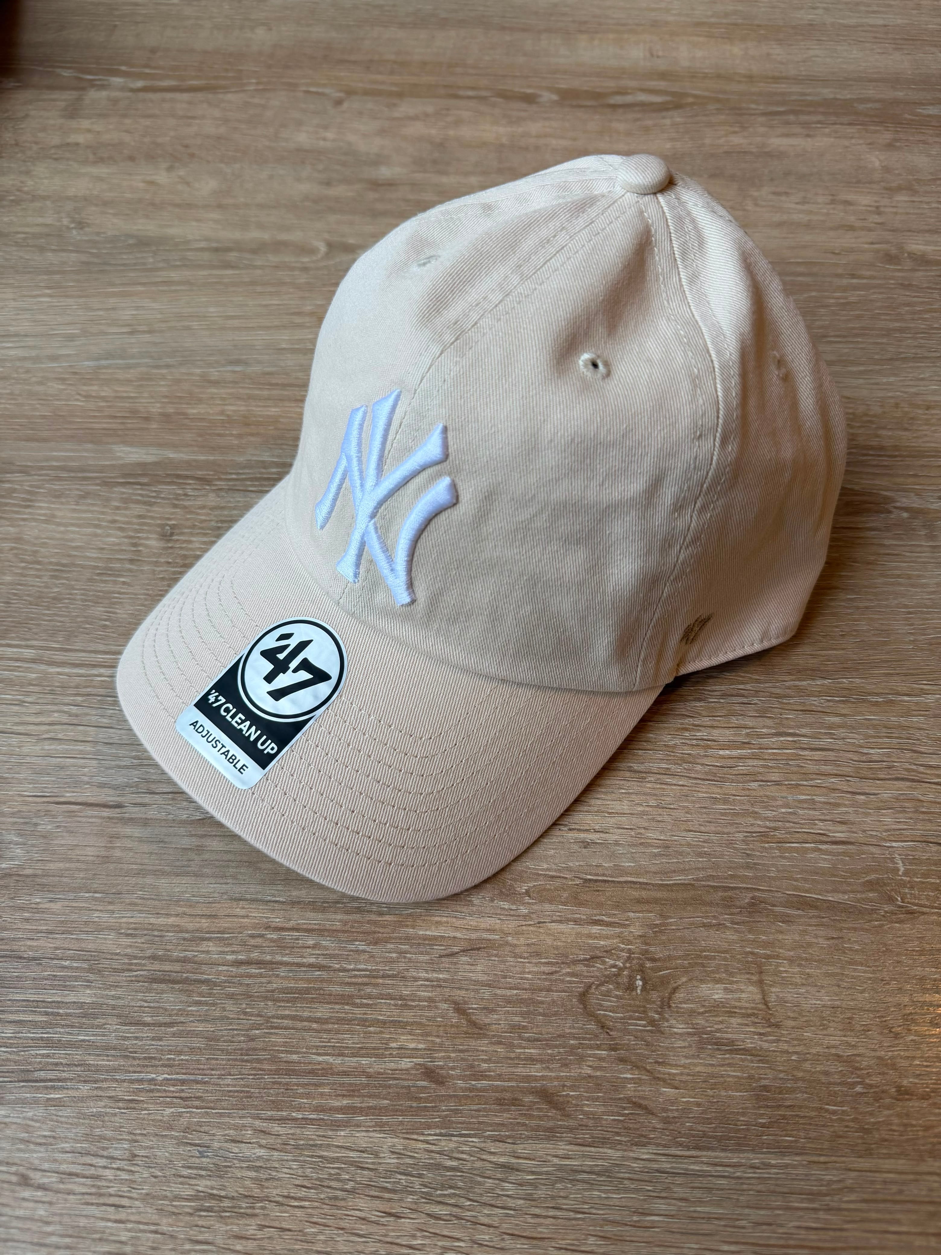 Gorra 47 Clean Up NY Yankees Crema Logo Blanco